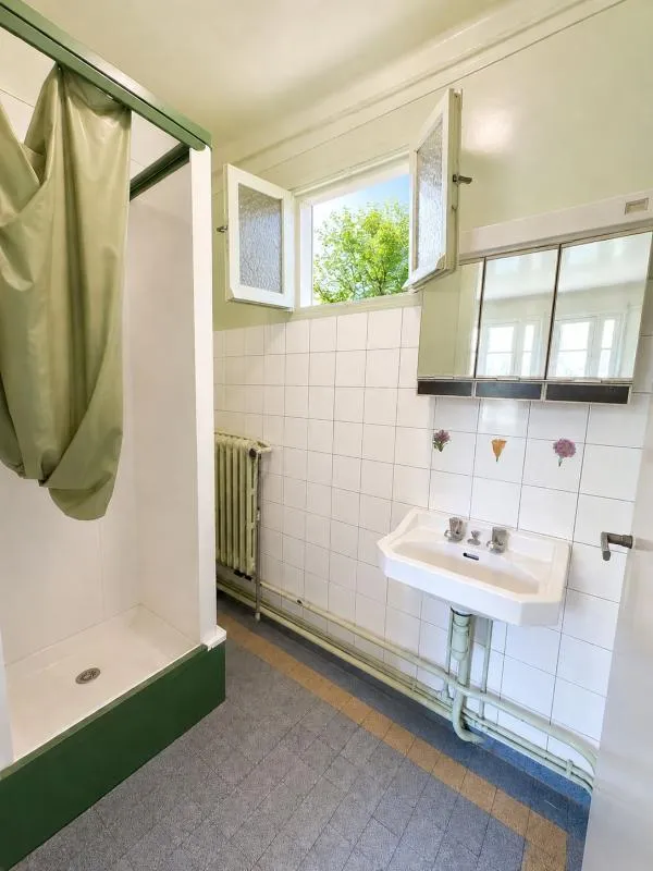 Salles de bain - Maison avec Jardin Arboré à Chelles
