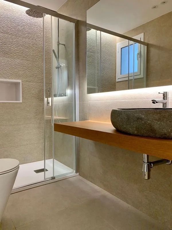 Salles de bain - Luxury Apartment with Terrace near University