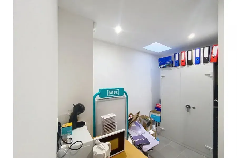 Bureau - Surface Commerciale en Centre-ville à Tournai
