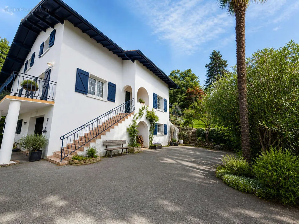 Välivaade - Luxury House with Pool in Cambo-les-Bains