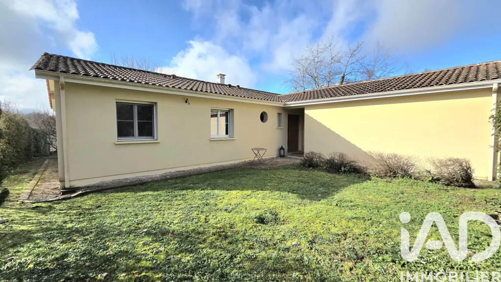 Aed - House with Pool in Camblanes-et-Meynac