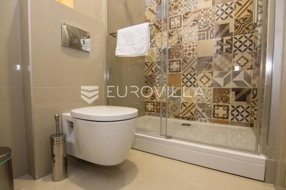 Salles de bain - Adapted Multi-Unit Apartment in Donji Grad