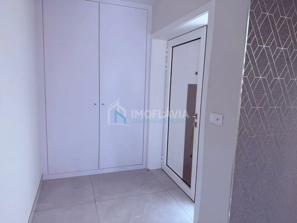Esik - Luxury Detached House with Garage in Chaves