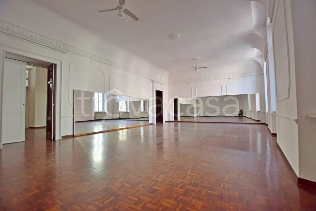 Pièces - Commercial Property with Balcony in Mondovì