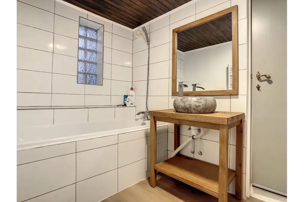 Salles de bain - Maison Contemporaine avec Terrasse à Antoing