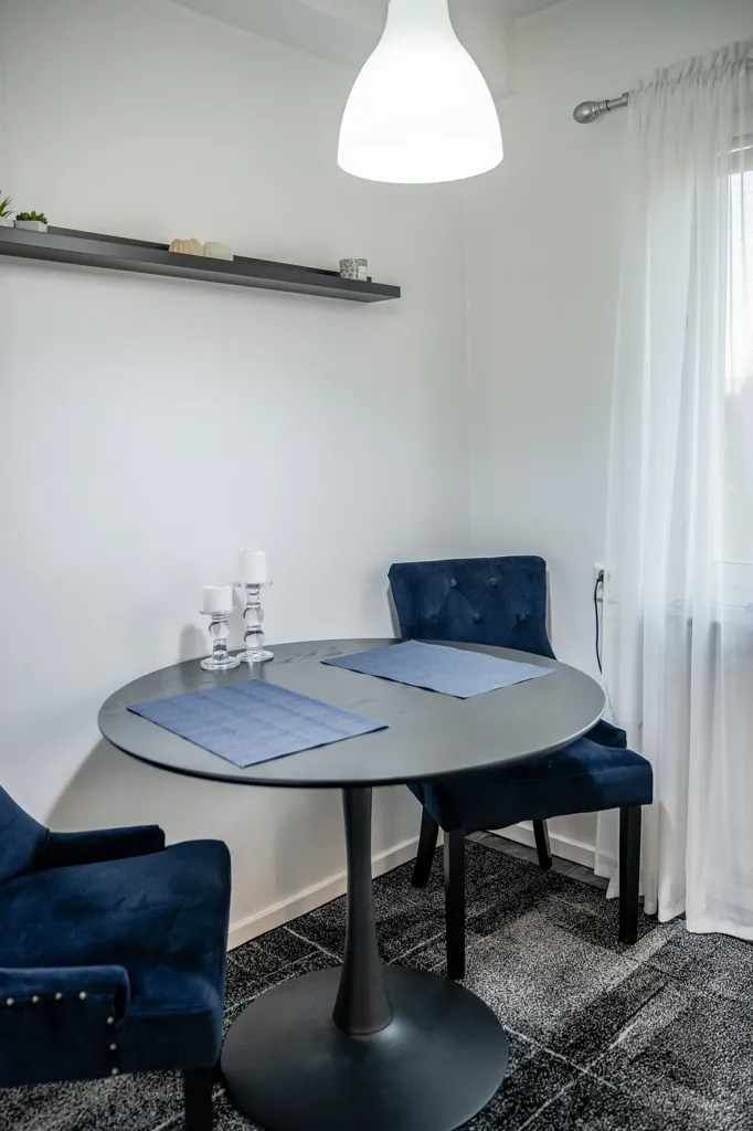 Salle à manger - Renovated Two-Bedroom Flat with Balcony in Gävleborg