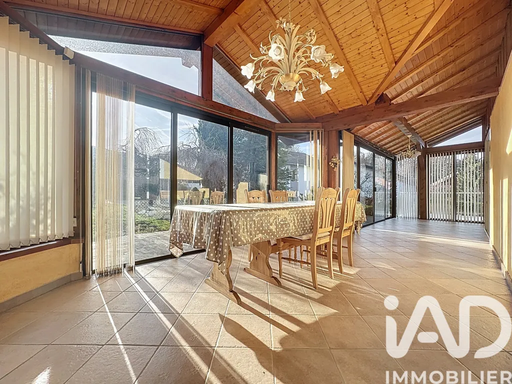 Terrasse - Villa avec Vue Montagnes et Terrain Arboré à proximité du Village