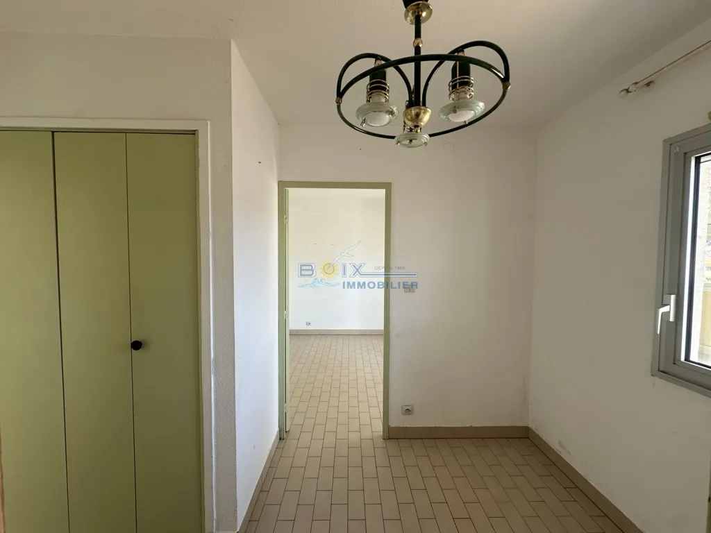 Esik - 3-Bed Flat with Terrace in Sète