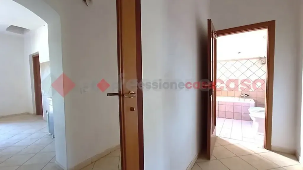 Esik - Apartment with Balcony in Lanuvio