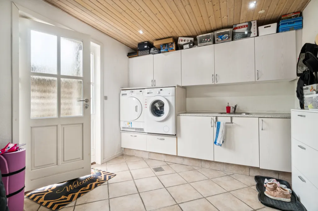 Utility Room - Villa with Play Area near Give