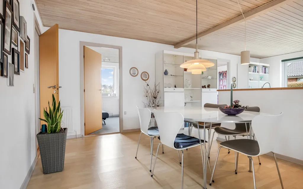 Söögituba - Single-Storey Villa with Garden in Erritsø