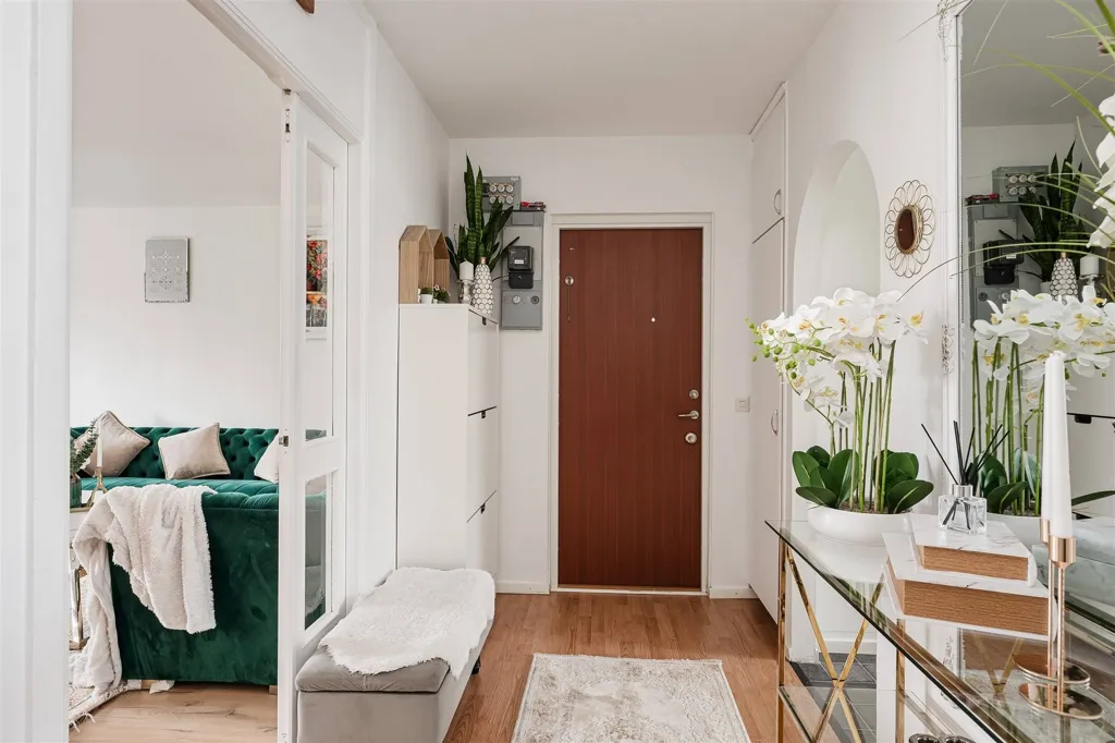Esik - Light and Spacious Flat with Balcony in Murberget