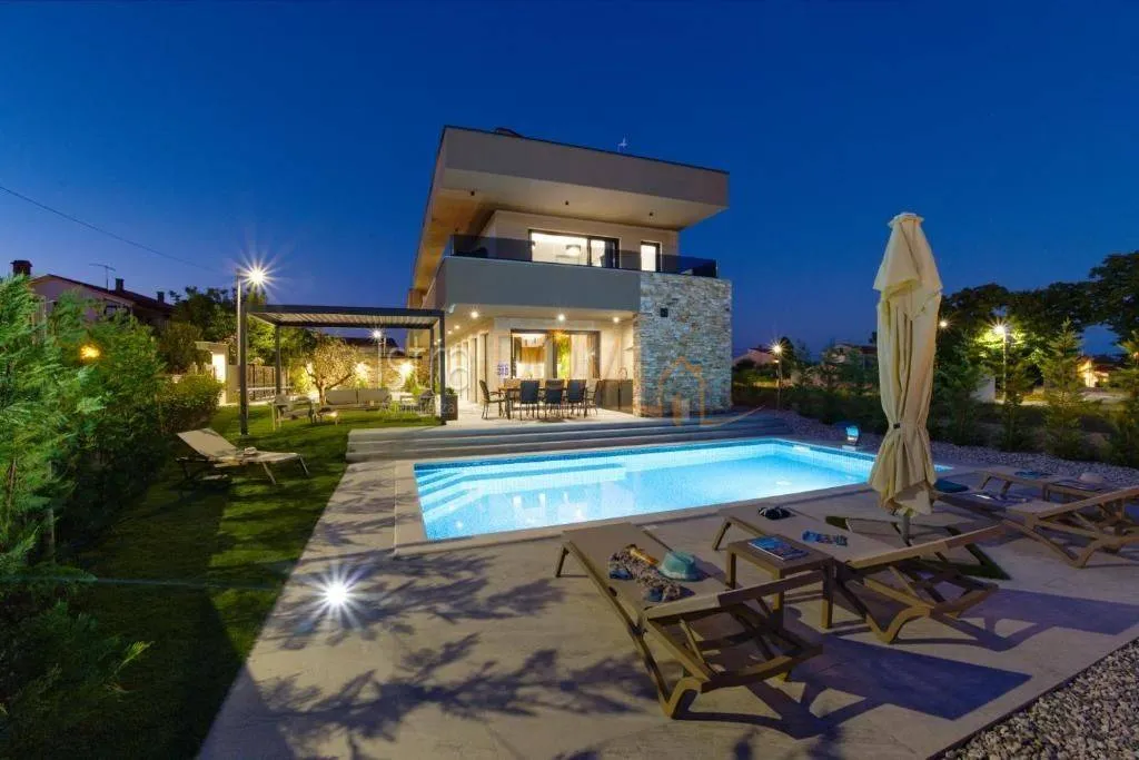 Bassein - Modern Villa with Pool in Marčana