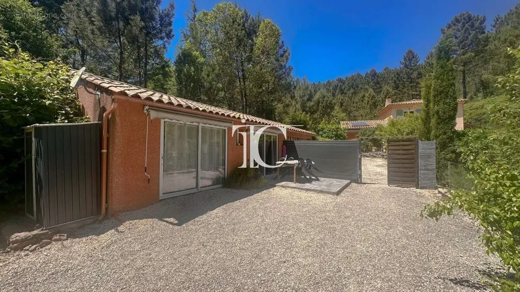 Välivaade - Modern Villa with Two Pools in Le Martinet