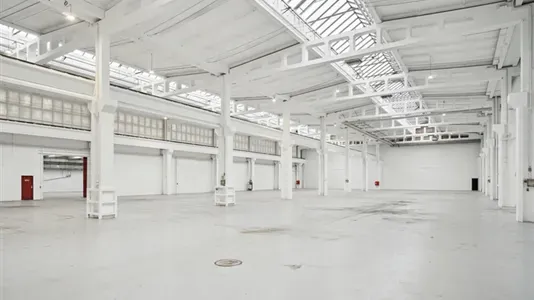 Pièces - High-Ceiling Warehouse near Motorring 3, Brøndby