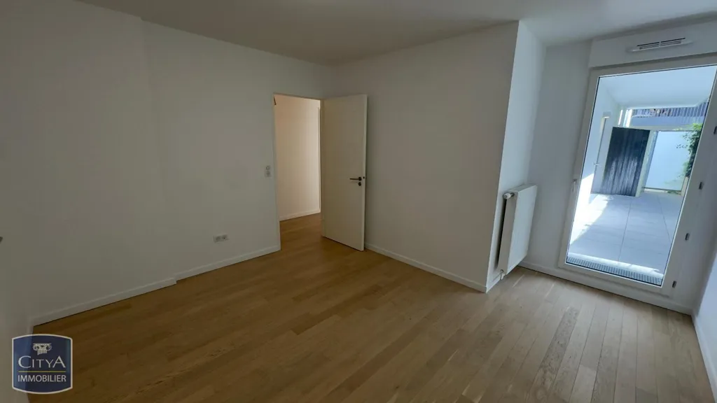 Toad - Modern Apartment with Parking in Rueil-Malmaison