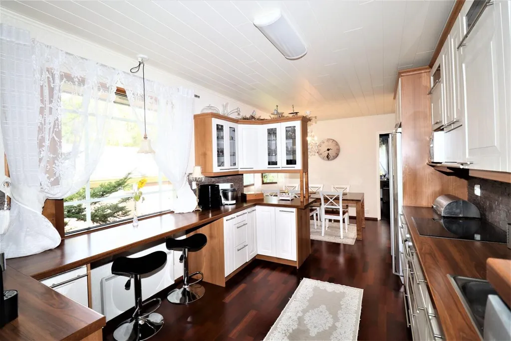 Cuisine - Personalised Detached House with Sauna in Hyllykallio