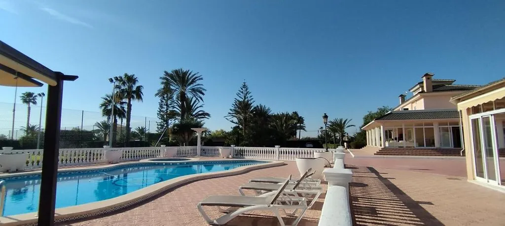 Bassein - Luxury Villa with Pool in Elche