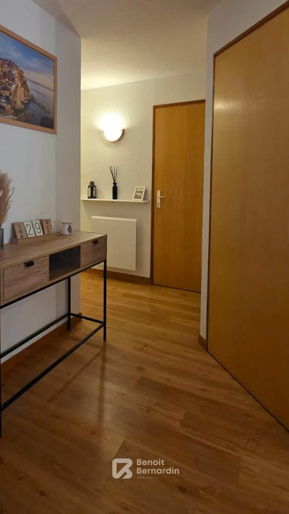Esik - 2-Bedroom Apartment with Balcony in Avanne-Aveney