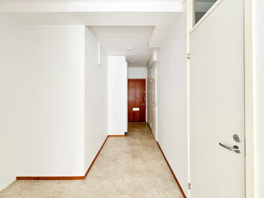 Flur - Bright Corner Flat with Balcony in Koivukylä, Vantaa