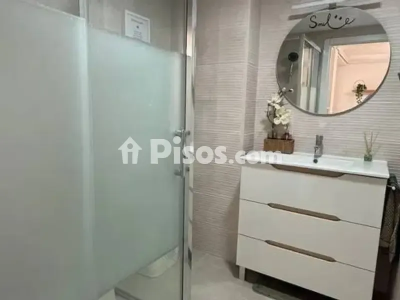 Bagni - Student Flat with Balcony in Trinitat, Valencia