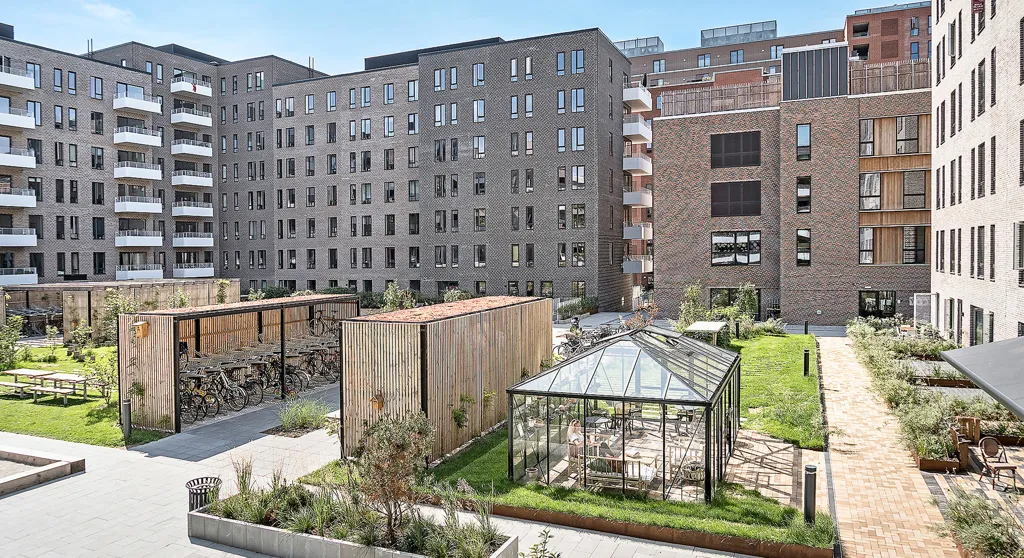 Aed - Spacious 2-Bedroom Flat with Large Balcony