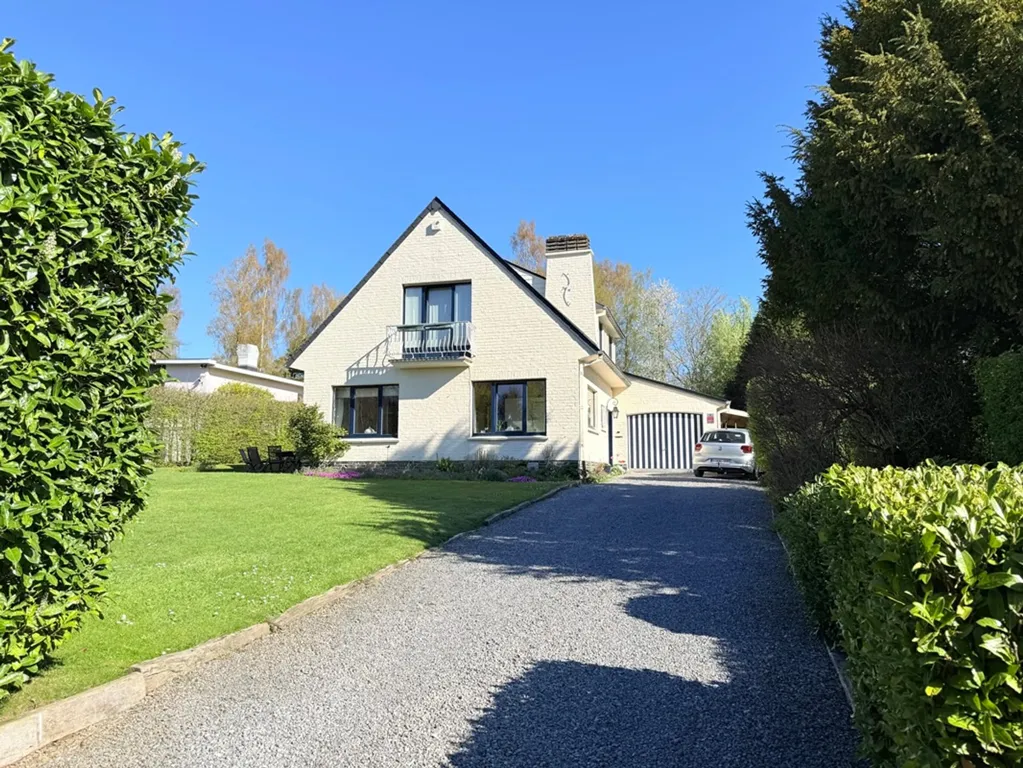 Extérieur - Villa avec Piscine dans le Faubourg à Waterloo