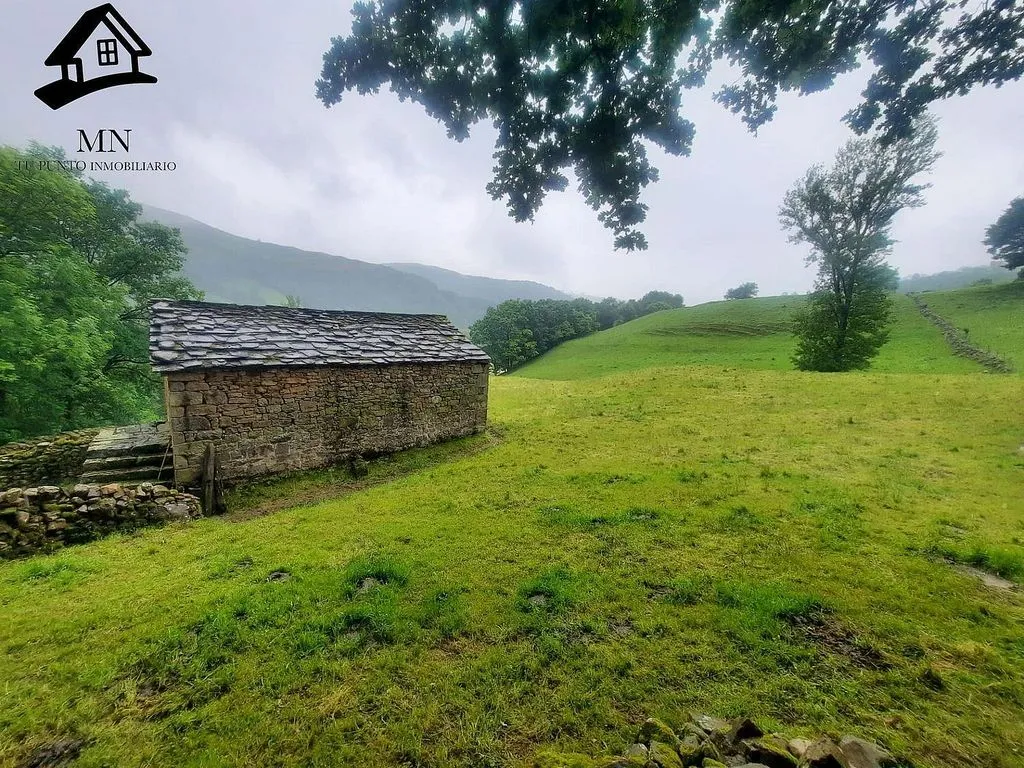 Aed - Rustic Farm Complex with Cabañas in Valles Pasiegos