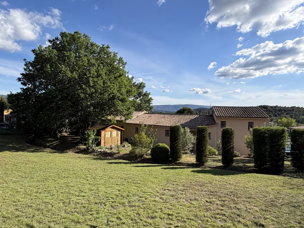 Aed - Contemporary Villa with Pool in Luberon