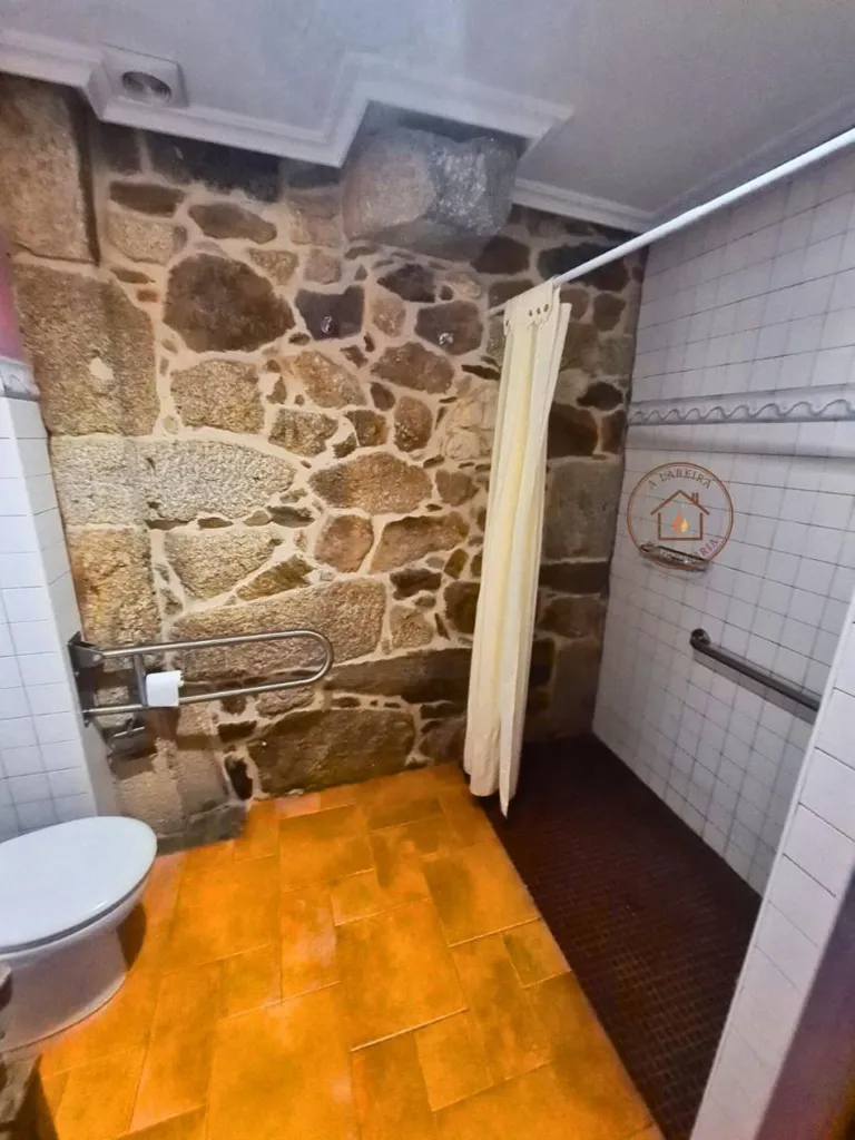 Salles de bain - Restored Rural Chalet with Pool in Gomesende