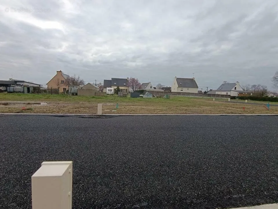 Giardino - Buildable Plot with Garden in Lamballe