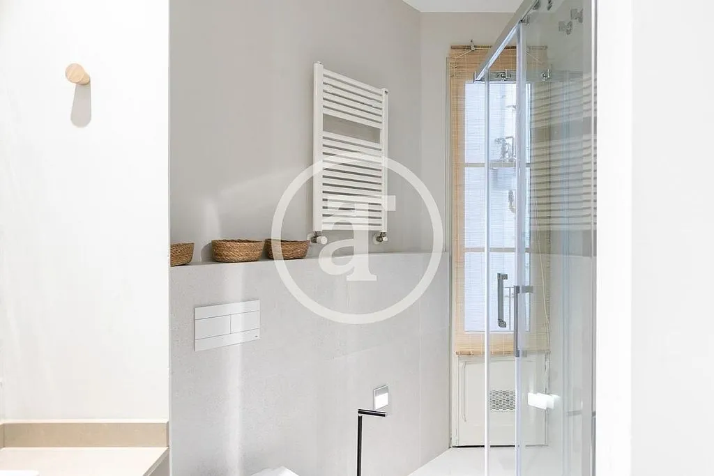 Salles de bain - Furnished Flat with Balcony in La Nova Esquerra de l'Eixample