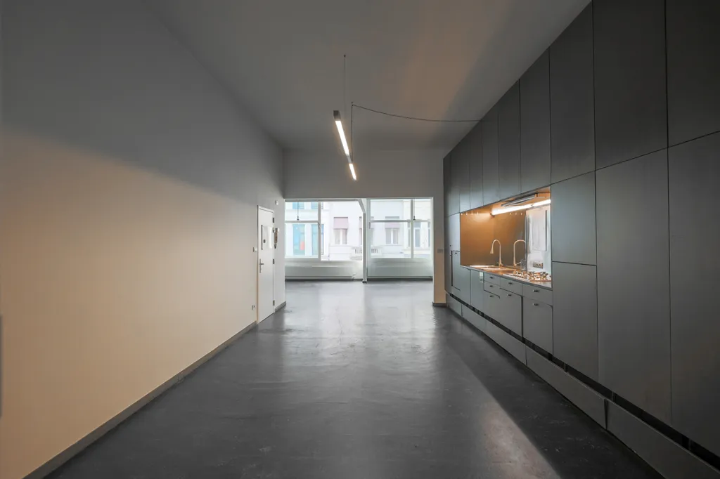 Esik - Characterful Apartment with Terrace in Antwerp