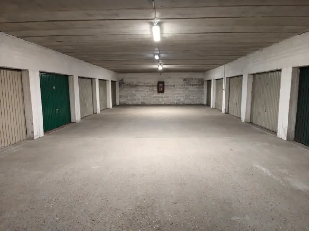 Garaaž - Garage Box under IJslandplein