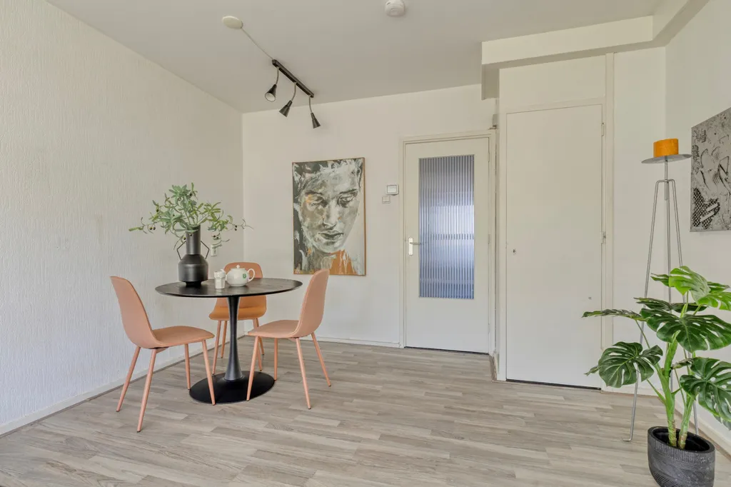 Salle à manger - City Centre Flat with Balcony in Hereplein