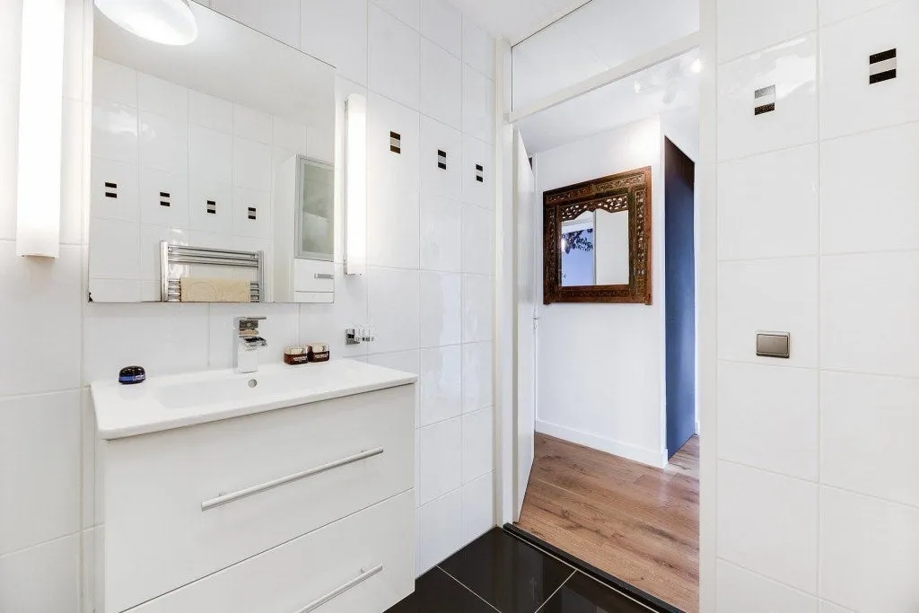 Vannitoad - Furnished 4-Bedroom Apartment in Amsterdam