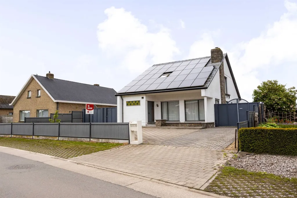 Välivaade - Contemporary Family Home with Multi-functional Space in Lievegem