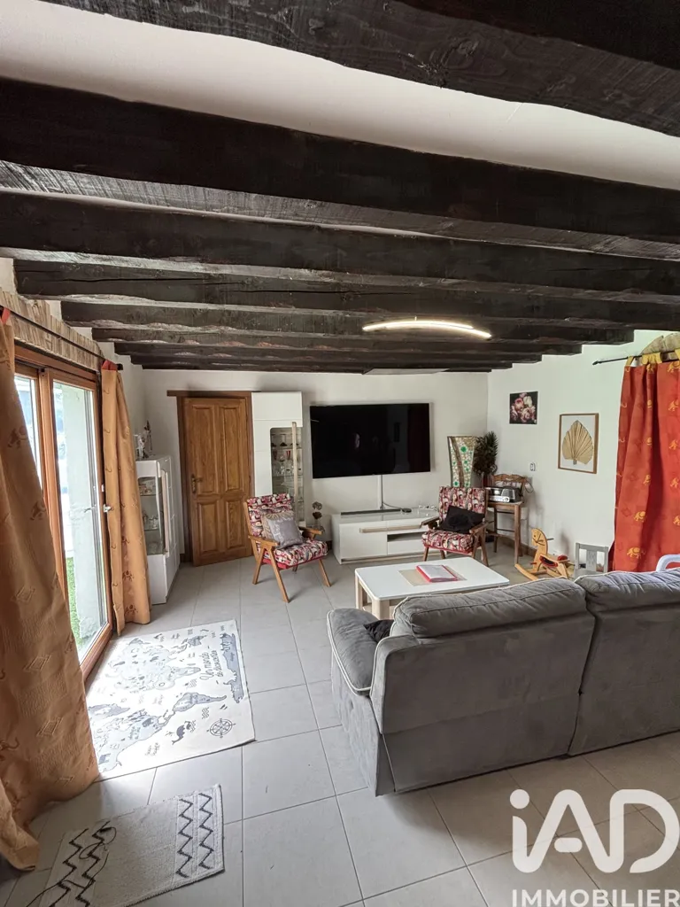 Living Room - House with Pool and Spa in Chantenay-Saint-Imbert