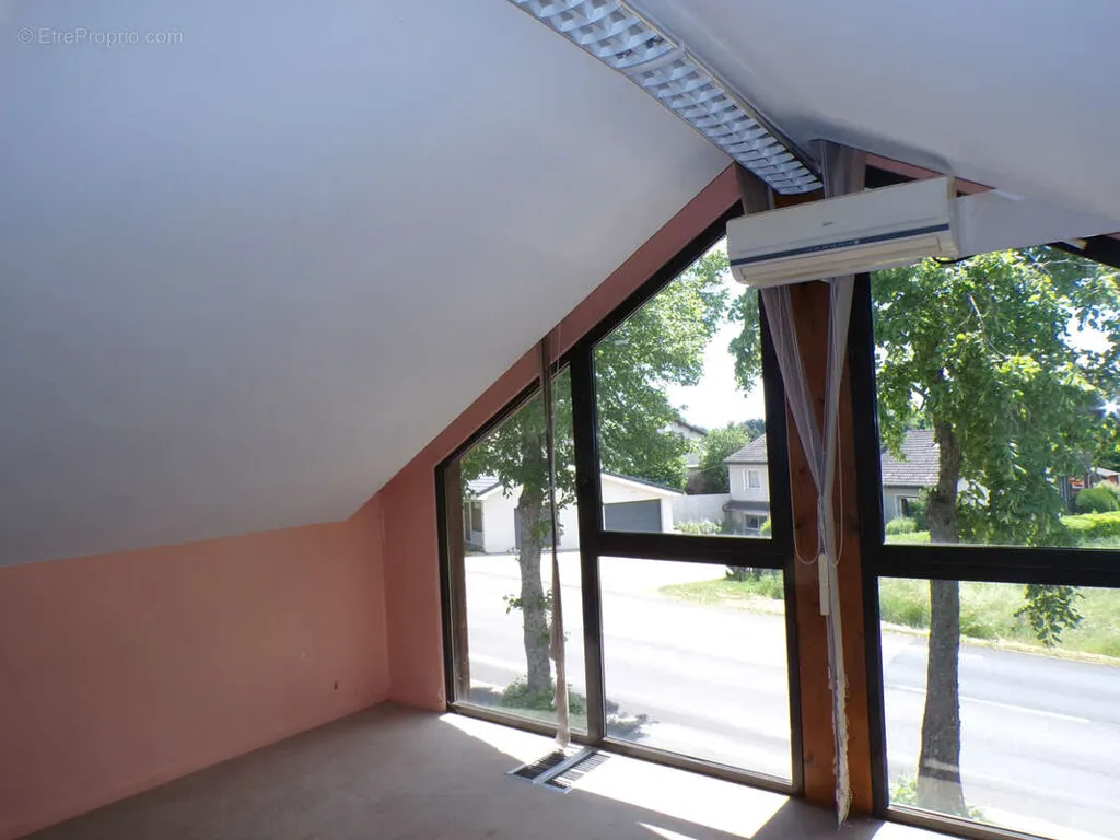 Pièces - Maison Ossature Bois avec Espace Professionnel sur Axe Passant