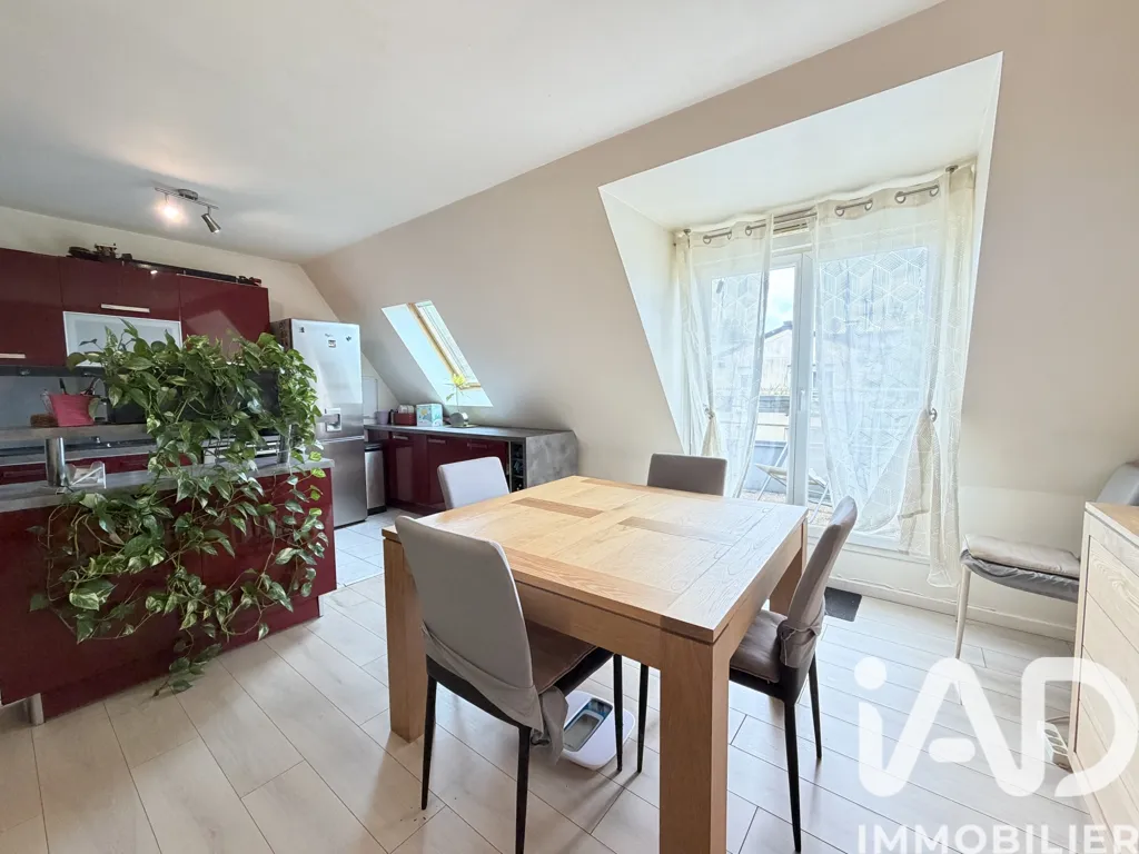 Sala da pranzo - 3-Bed Flat with Balcony in Brie-Comte-Robert