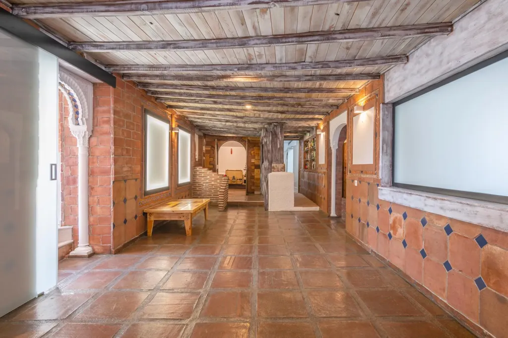 Esik - 7-Bedroom Villa with Mountain View in Mijas
