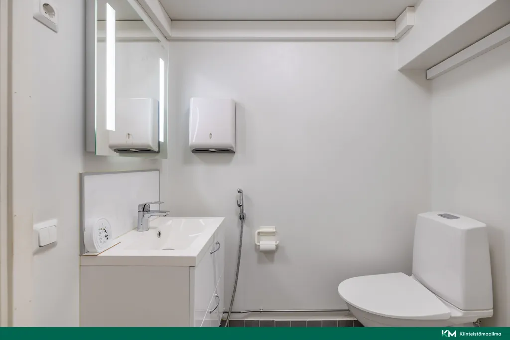 Salles de bain - Commercial Space with Office Potential in Mikkeli