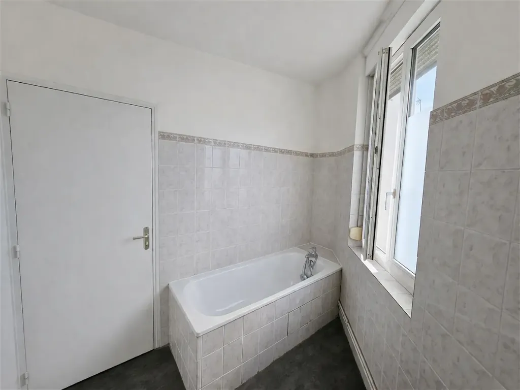 Salles de bain - Appartement Duplex avec Cave à Tours