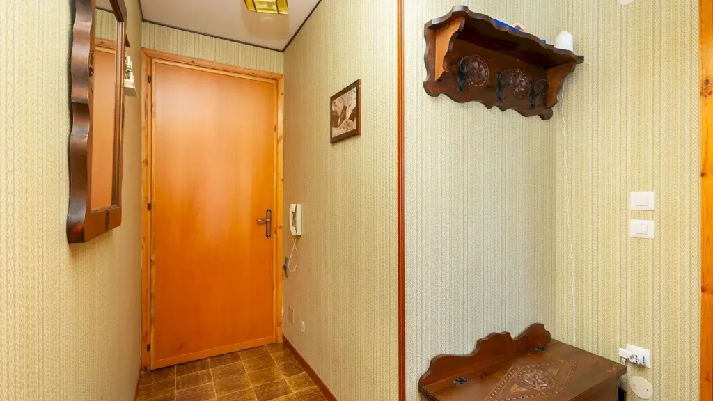 Esik - Two-room Flat with Terrace in Crissolo