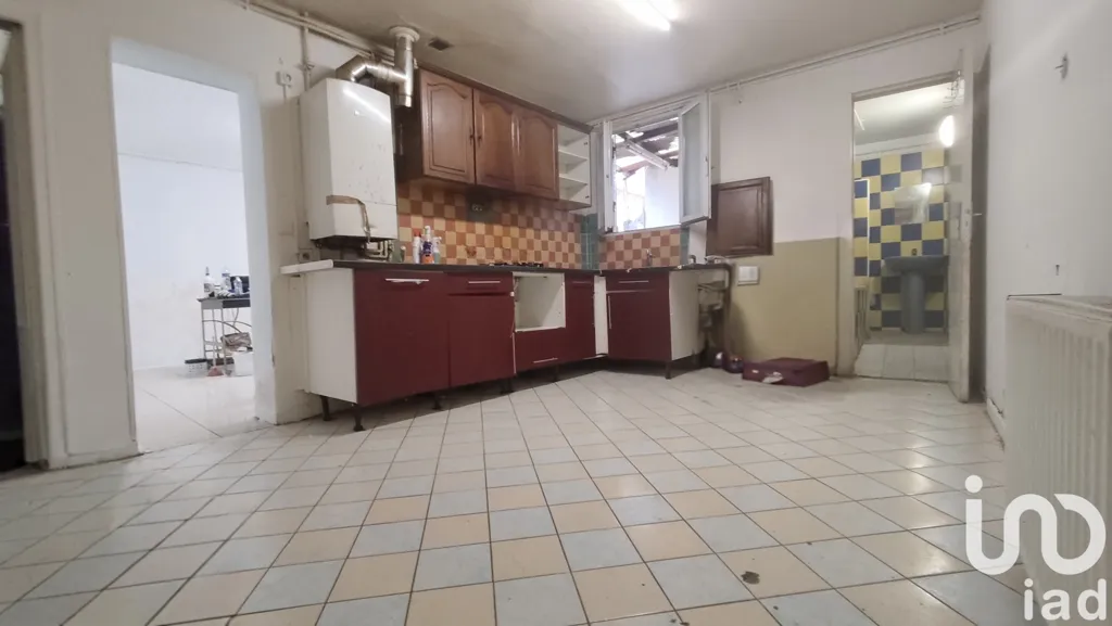 Köök - Renovable Flat with Balcony in Drancy