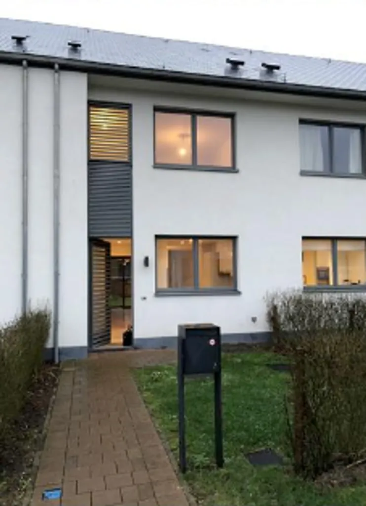 Välivaade - House with Garden and Terrace in Waterloo