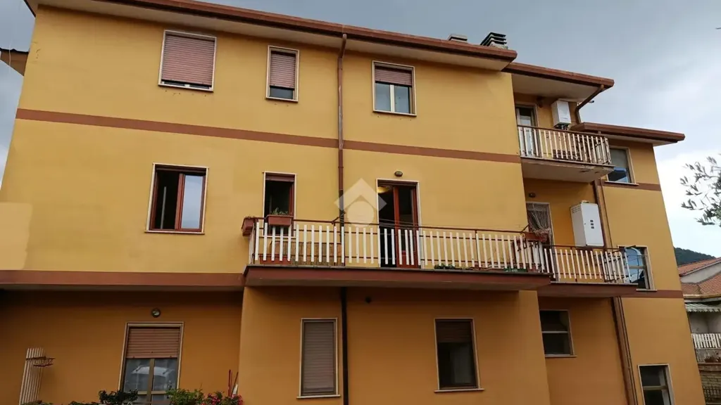 Välivaade - Three-bedroom Apartment with Balcony in Alatri