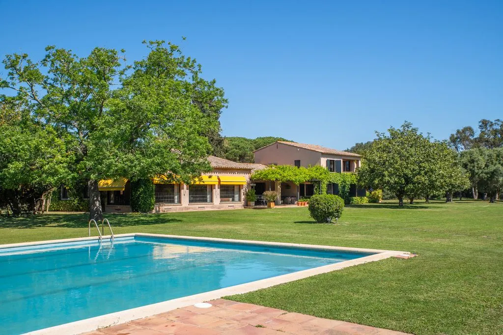 Piscina - Luxury House with Historic Tower in Mont-ras