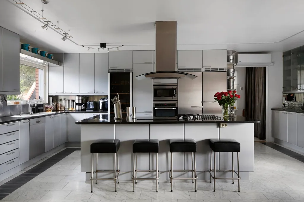 Cuisine - Two-Storey Villa with Pool in Upplands Väsby