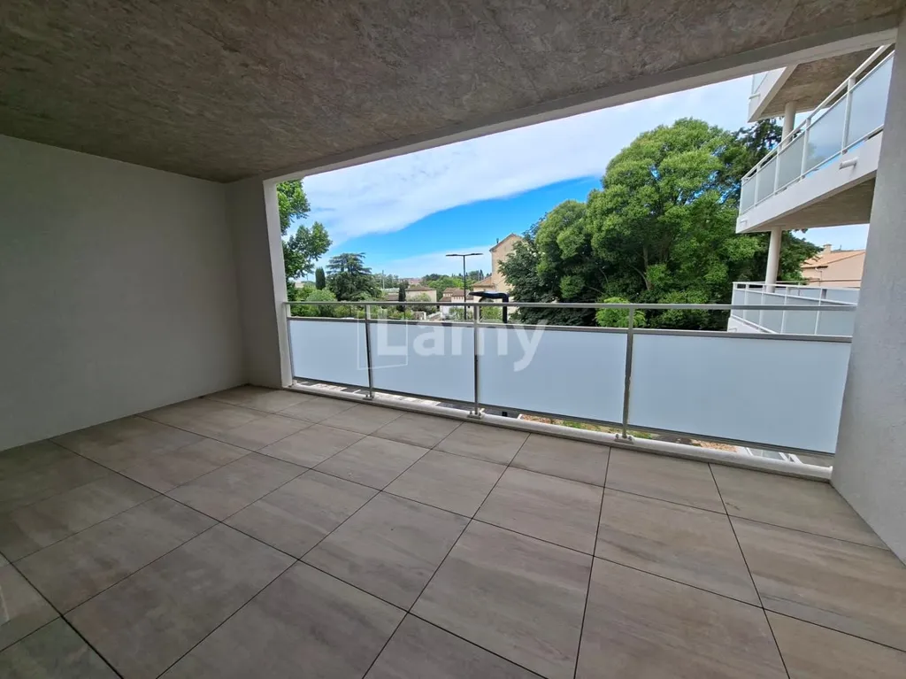 Rõdu - Contemporary Flat with Balcony in Lunel